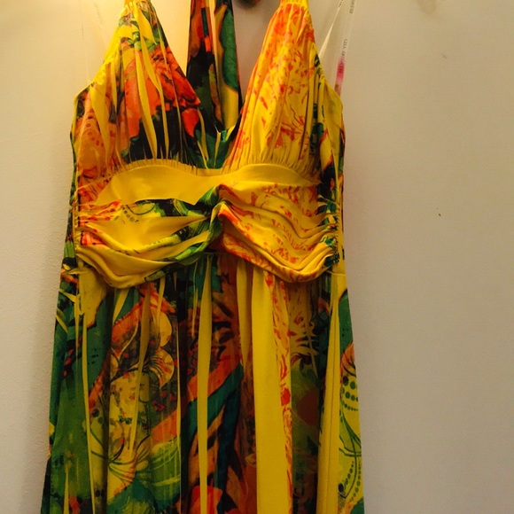 Maxi Dress (S) Halter-Top floral prints. 👒 - Picture 5 of 6